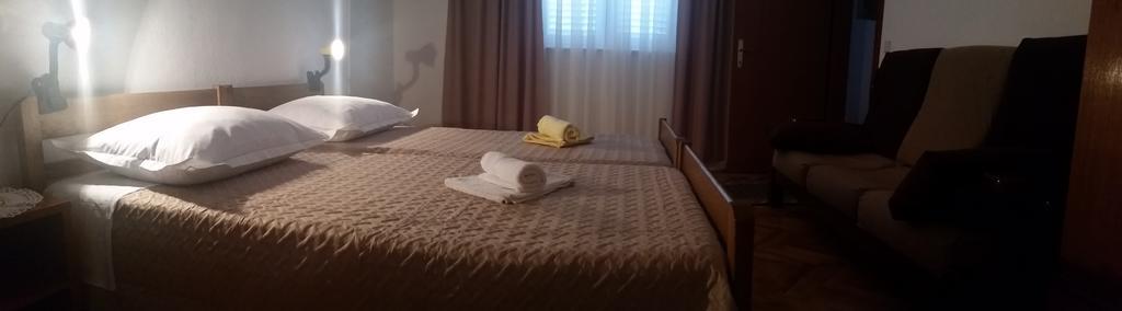 Apartment B&K Raslina المظهر الخارجي الصورة